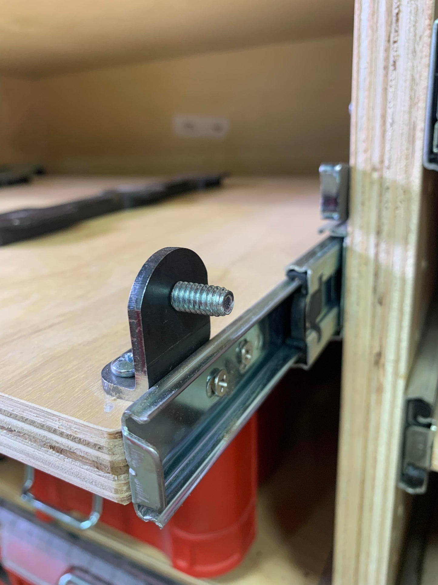 Shark-Loc™ - Tray/Shelf
