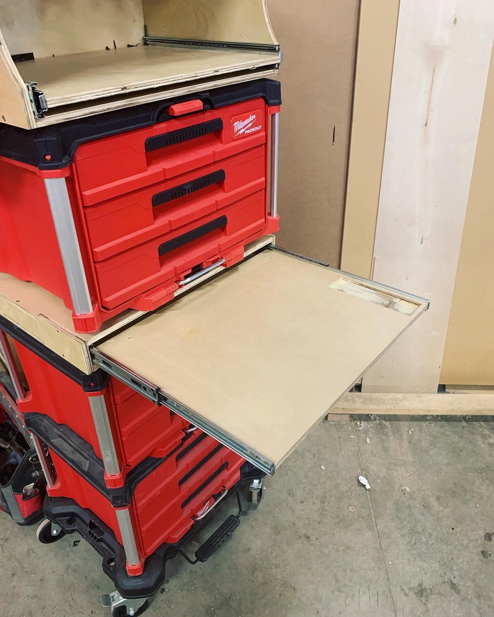 STV Pull-Out Tray